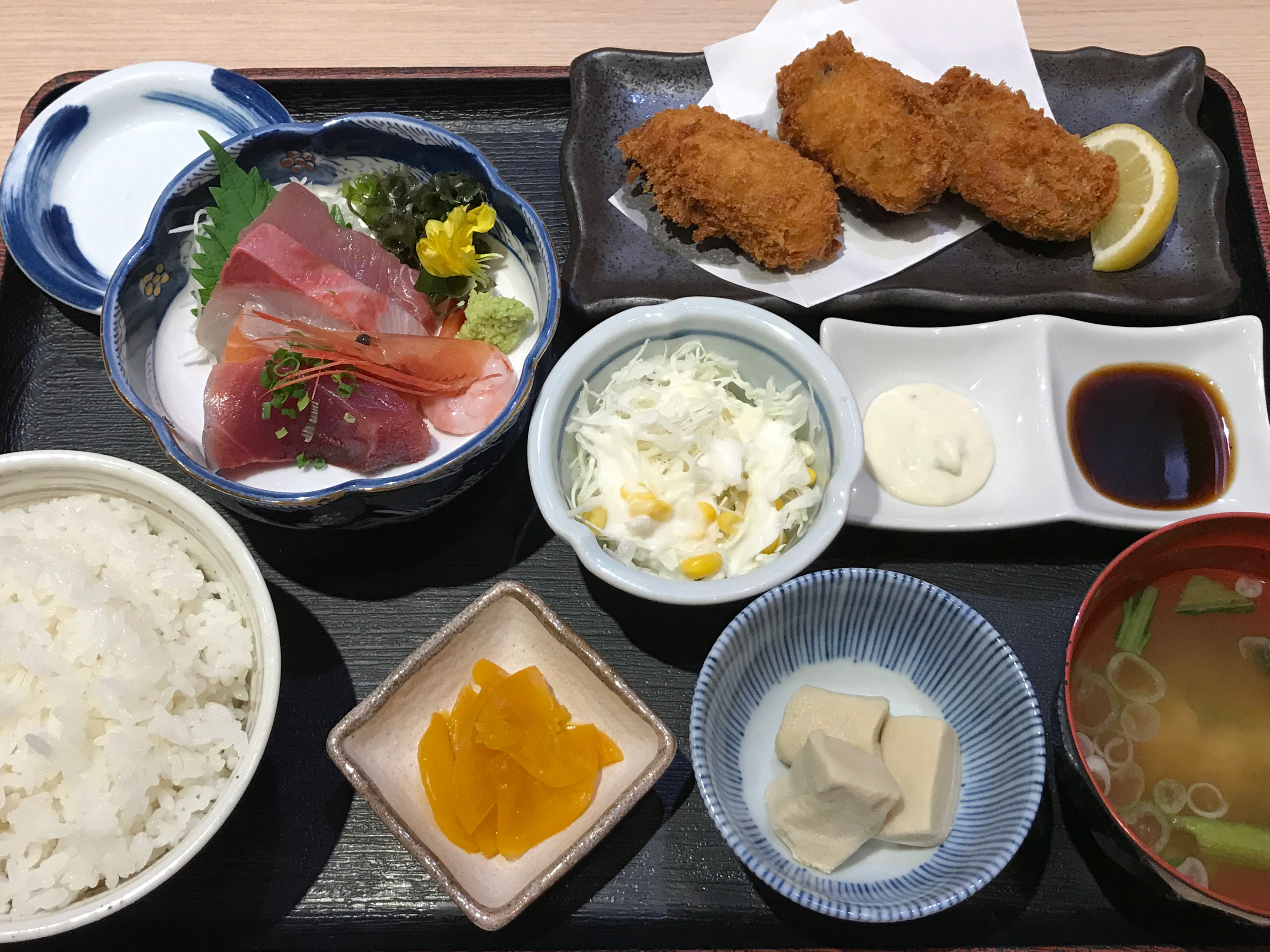 居酒屋 うおや一丁 新宿三光町店 限定！カキフライと刺身定食