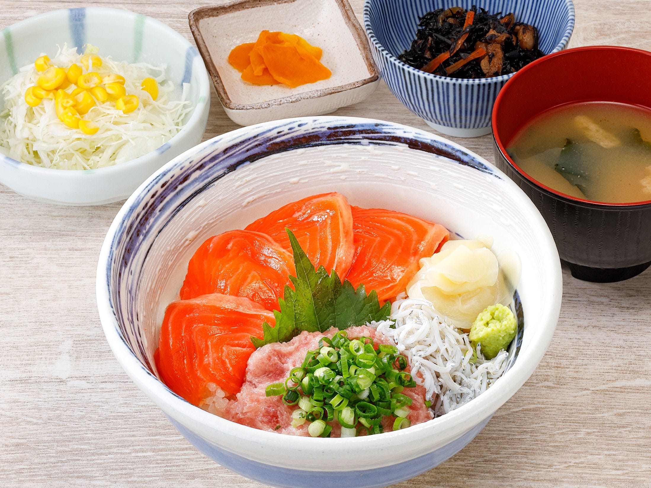 居酒屋 うおや一丁 川崎砂子店 サーモンネギトロ丼/刺身/海鮮/寿司/ランチ/宴会4~30名様