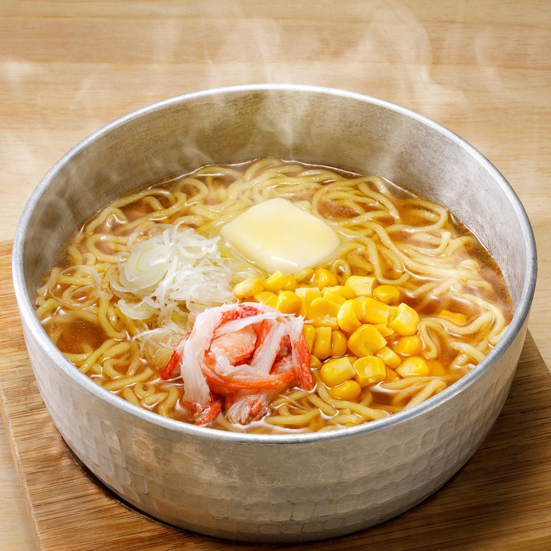 居酒屋　刺身と寿司　うおや一丁 新宿三光町店　／　北海道インスタント蟹ラーメン