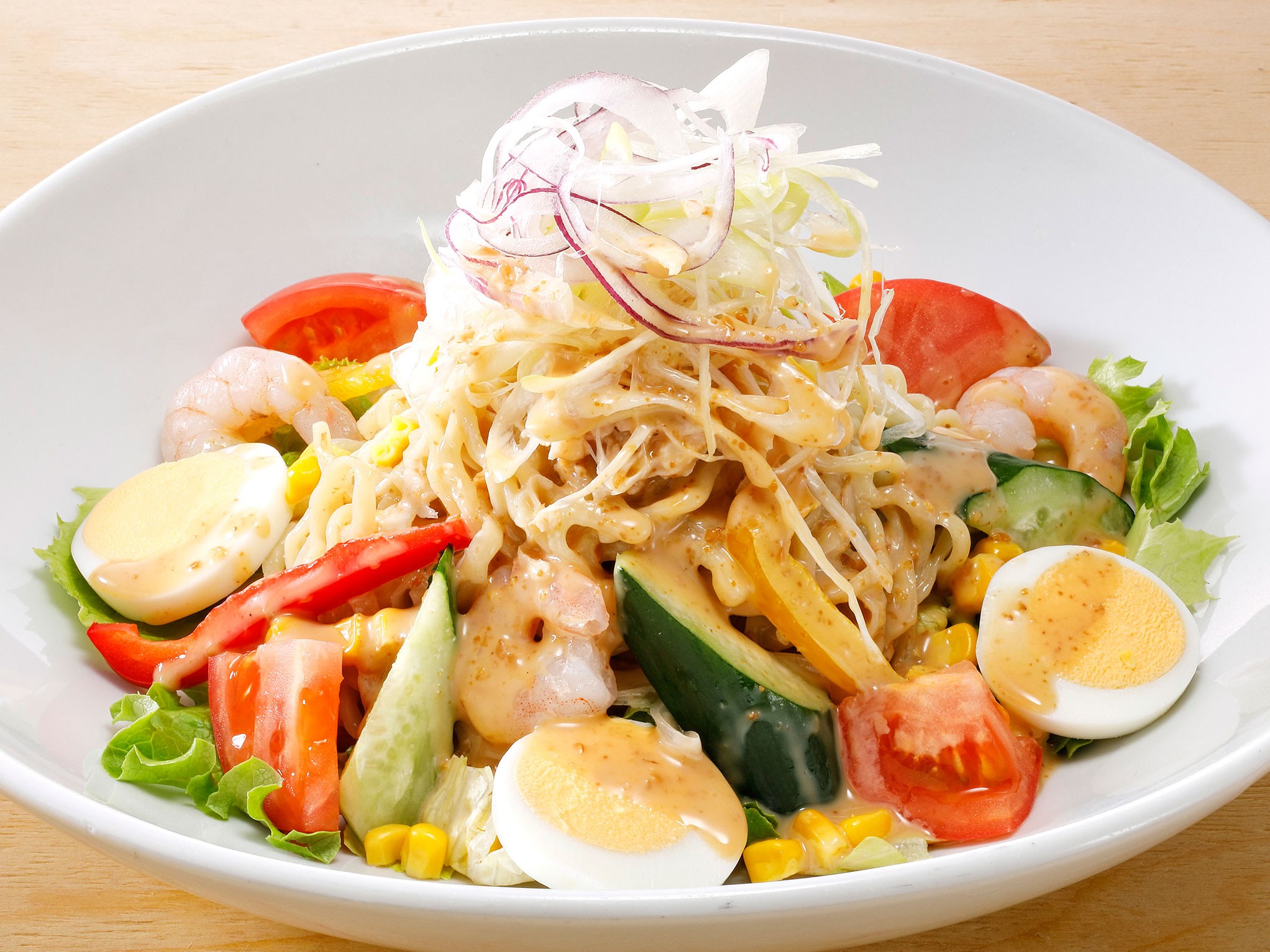 居酒屋　刺身と寿司　うおや一丁 新宿三光町店　／一丁名物ラーメンサラダ ちゃんこい盛り／海鮮／寿司／ランチ