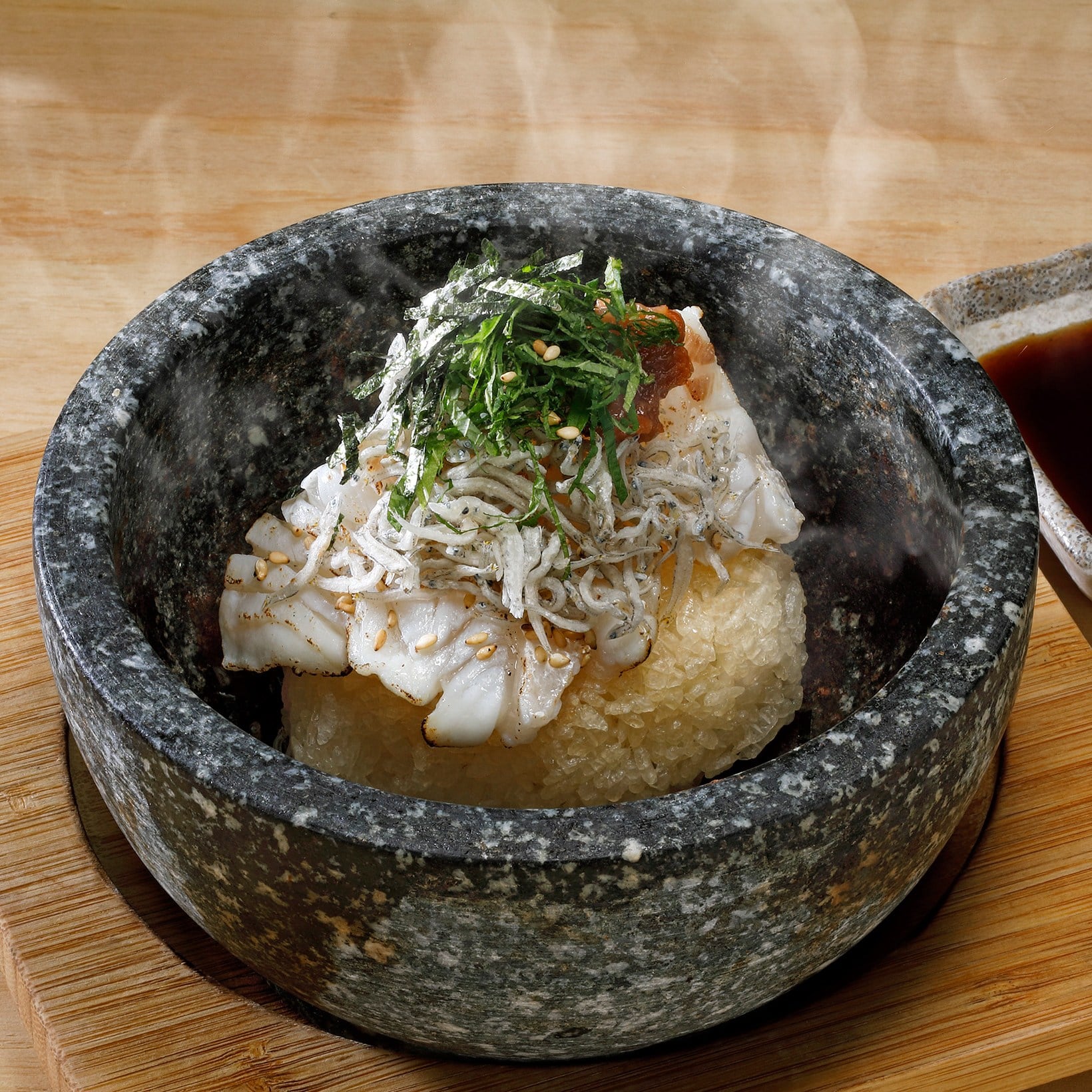 居酒屋　刺身と寿司　うおや一丁 新宿三光町店　真鯛と梅じゃこの石焼ごはん／刺身／海鮮／寿司／ランチ／宴会4～40名様