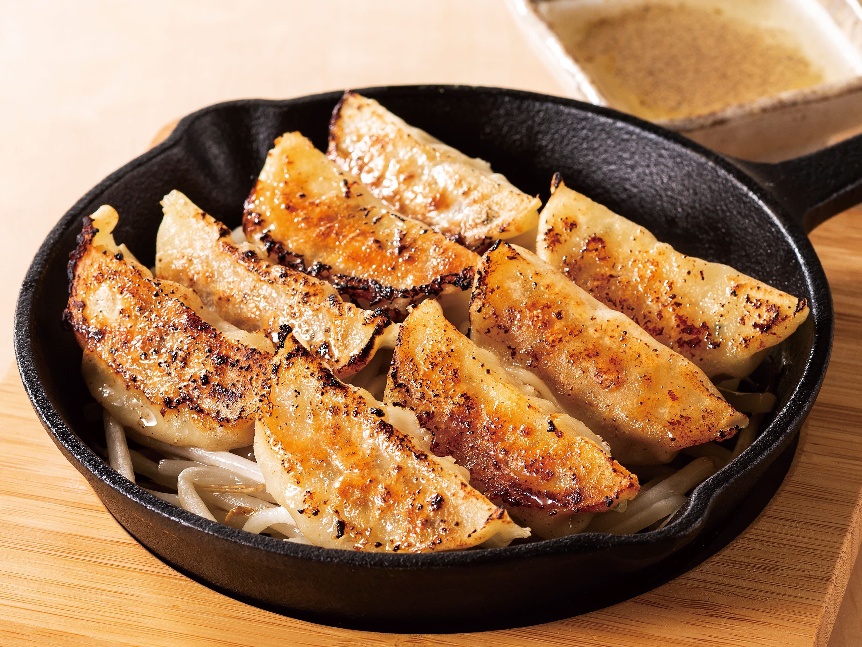 居酒屋　うおや一丁 浦和店　特製鉄板餃子／刺身／海鮮／寿司／ランチ